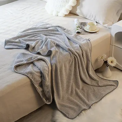 Mercan Kadife Banyo Havlusu Ev Kullanımı Çift Seti Geniş Havlu Su Emici Tüyü Dökmez Saç Kurutma Şapkası Yüz Havlusu Üç Parça Seti - 8