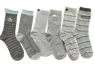 Unisex Mid-Calf Sports Socks with Heart Design, Solid Color - 9