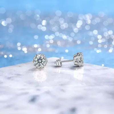 S925 Sterling Silver Heart Moissanite Stud Earrings for Women