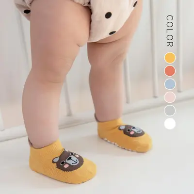 3D Karikatür Bebek Trampolin Çorabı, Silikon Noktalı, Alçak Kesim