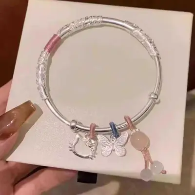 Kadınlar için Çiçek Bilezik Popüler Kitty Kedi Kelebek Açık Gümüş Bilezik Niş Çok Yönlü En Iyi Arkadaşı Çift Bilekliği.