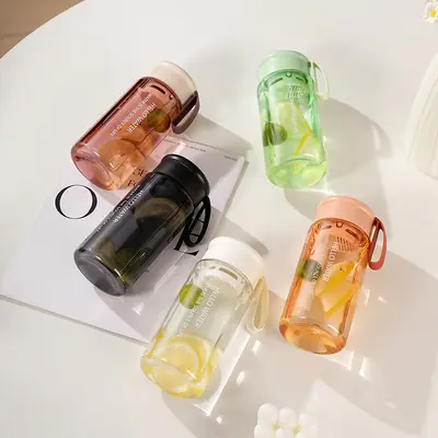 Neue großvolumige Weltraum-Trinkbecher, modische und elegante Sport-Wasserflasche, auslaufsicherer Kunststoff-Trinkbecher für tragbaren Outdoor-Gebrauch.