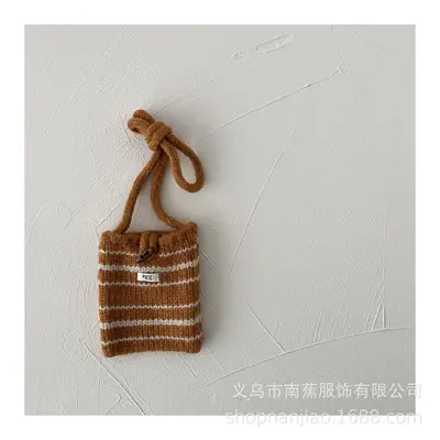 Kinder-Strickhandtasche mit Kontraststreifen - 10