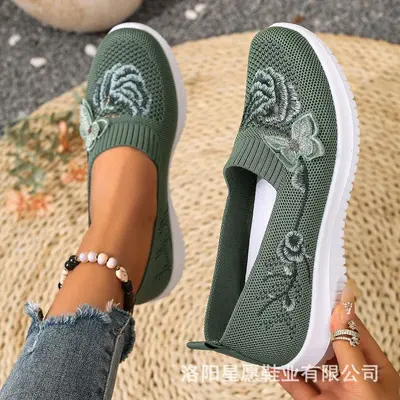Women's Soft-Sole Old Beijing Cloth Shoes, Comfortable Everyday