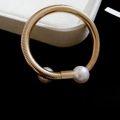 Metal geometric open bangle, gold tone - 10