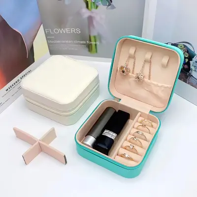 Tragbare Schmuckschatulle, luxuriös und elegant für Reisen, kompakte Mini-Box für Ohrringe, Ringe, Halsketten, Armbänder