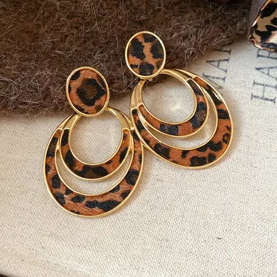 Leopard print earrings with faux horsehair, multi-layer design - 7