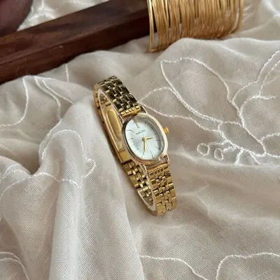 NAIDU Damen-Quarzuhr, goldenes Stahlband, kompaktes Design - 8