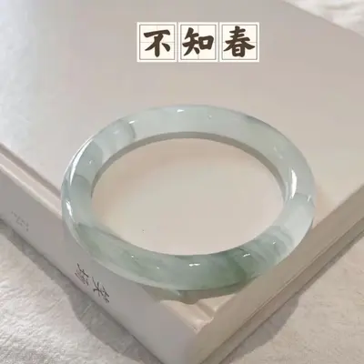 Authentisches Simultan-Tianshan grünes Schnee-Jade Blumen-Armband für Damen, chinesischer Stil, elegant und vielseitig.