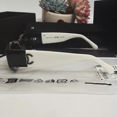 Square Polarized Sunglasses, Panda Black and White, Model 5525 - 3
