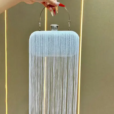 Glitzernde Abendtasche mit Quasten und Schultergurt - 7