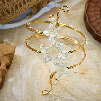 Flower-patterned open bracelet with geometric design for women