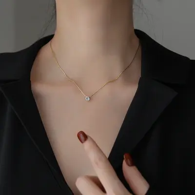 Europa-Amerika Grenzüberschreitender kleiner runder Zirkonia-Anhänger-Halskette für Damen, Leichte Luxus-Nische, hochwertiger Schmuck, Accessoires, sofort verfügbar