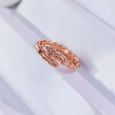 Bao Ge Seiko V Gold Electrolysis Plated Full Diamond Snake Bone Ring, White Mother-of-Pearl Snake-Shaped Open Ring for Women in Light Luxury Style.