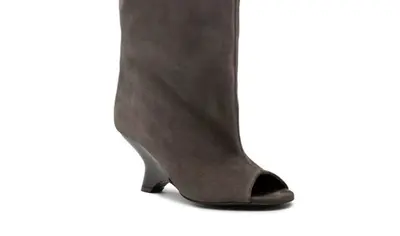Women's Fishmouth Wedge Short Boots - 8