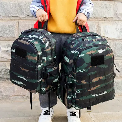 Kinderrucksack mit Tarnmuster, erweiterbar