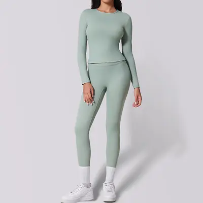Outdoor-Yoga-Set mit Rundhals-Langarmshirt und langer Hose