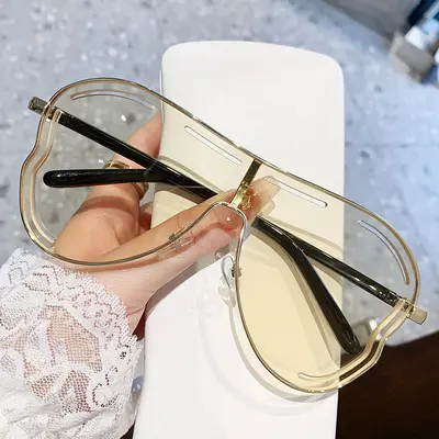 Wide-Frame Women's Party Sunglasses with One-Piece Lenses - 13