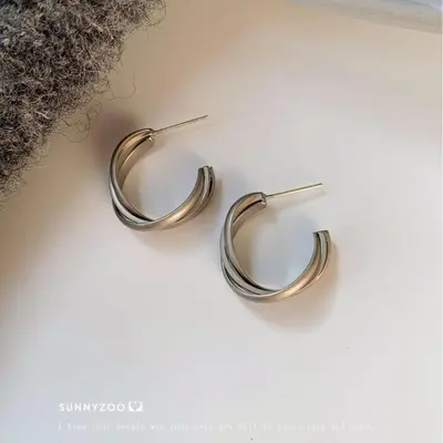 SUNNYZOO｜旺角街道 交叉线条枪灰色耳环小众韩系设计高级感耳饰