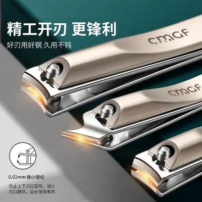 Nail clipper set with angled clipper and ear scoop - 4