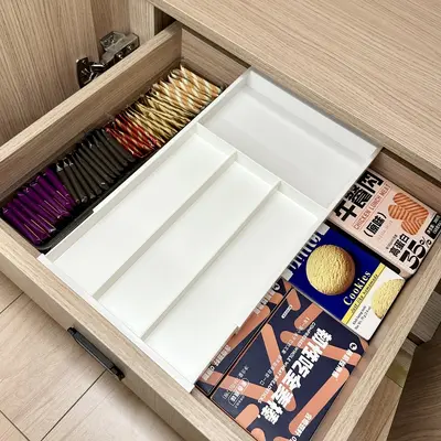 Drawer organizer with adjustable dividers, hanging system