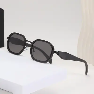 Schlichte schwarze Sonnenbrille, Metalloptik, UV-Schutz - 2