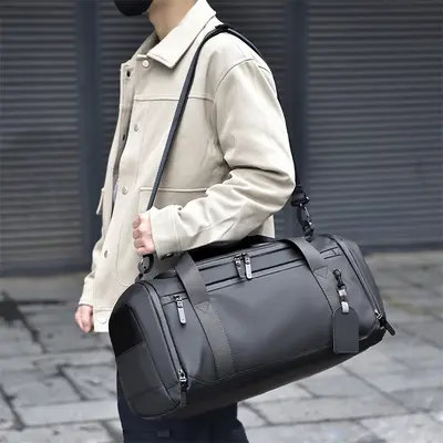 Travel bag with dry and wet shoe compartments, large capacity