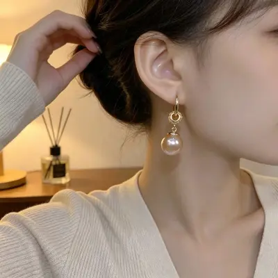 Bestseller-Ohrringe mit vollständig besetzten Strass in Champagnerfarbe, Perlendesign, Nischendesign, hochwertige Ohrklemmen, elegante und einzigartige Ohrhänger, stilvolle Ohraccessoires