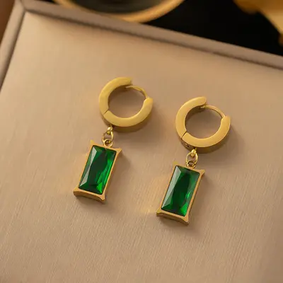 Şık, erişilebilir lüks zümrüt elmas titanyum çelik 18 ayar altın kolye kadınlar için niş üst düzey elmas köprücük kemiği zinciri küpeler toptan - 8