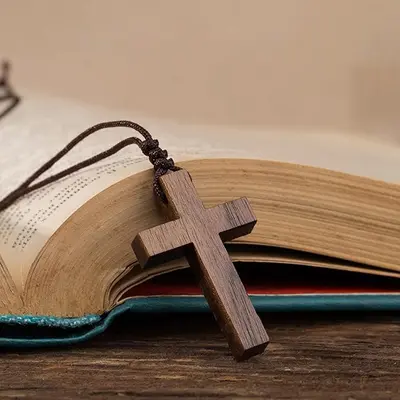Crossmy amerikanischer Stil schwarze Walnuss durchlöcherte Holzkreuz Holzstück Herz Encourageme. - 8