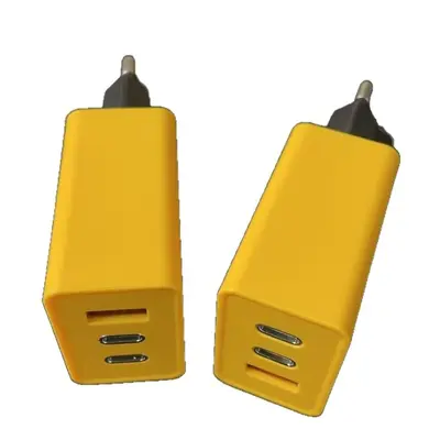 Yeni ürün PD65W akıllı şarj başlığı çift Tip-C + tek USB adaptörlü çok fonksiyonlu cep telefonu hızlı şarj cihazı