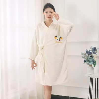 Yeni ananas desenli ekose bornoz banyo eteği giyilebilir banyo havlusu mercan kadife kalınlaştırılmış yumuşak emici ev pijamaları otel bornozu