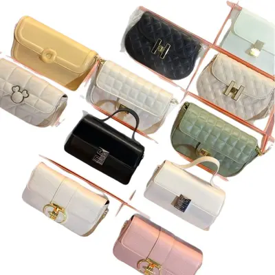Damenhandtasche mit Schultergurt - 6