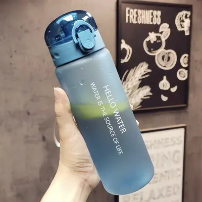 Tragbarer Wassertrinker für Outdoor-Sportarten, direktes Trinken, klappbarer Deckel, Kunststoffbecher, hochgradig angesehener graduierter Becher, Becher mit großem Fassungsvermögen - 10