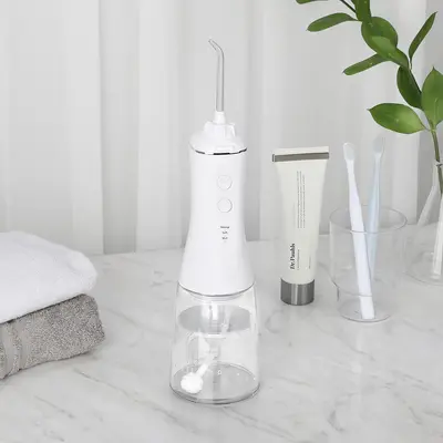 源头厂家定制洗牙器OEM 2022新款水牙线白色便携式清洁电动冲牙器