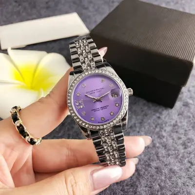 Neue Herrenarmbanduhr Luxus-Design mit Strass, elegante Quarz-Freizeituhr für Damen, modische Business-Uhr in Gold mit Stahlband für Herren