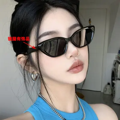 Retro Cat-Eye Men's Sunglasses with Black Frame and UV Protection - 11