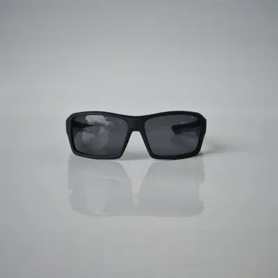 Polarisierte Sportsonnenbrille im futuristischen Y2K-Stil