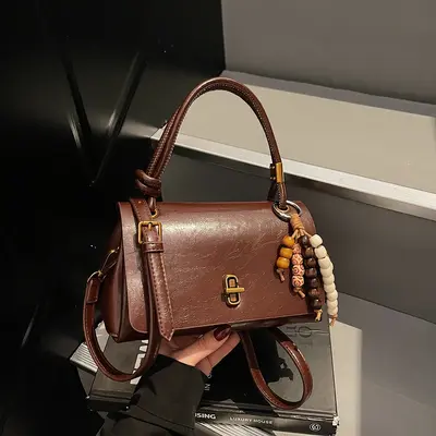 Minimalistische Damenhandtasche, Schultertasche mit Umhängeriemen