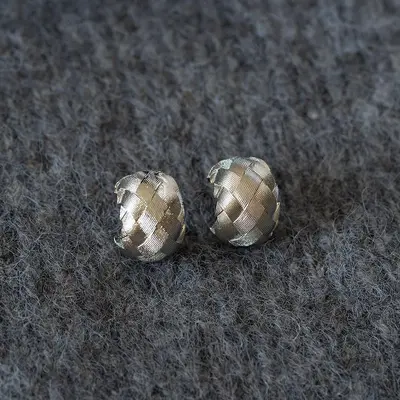 Handweb-Ohrclip mit Drahtgezogener Gold-Textur - 9
