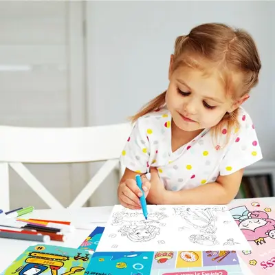 Kinder-Mal-Stickerbuch mit thematischen Aktivitäten