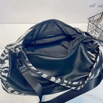 Zebra Desenli Kadın Tek Omuz Çantası, Hakiki Deri Detaylı - 4