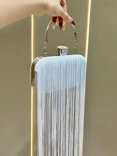 Glitzernde Abendtasche mit Quasten und Schultergurt - 3