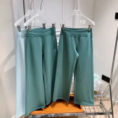 Damen-Freizeithose im luftigen Look, unterhalb des Bauchnabels getragen