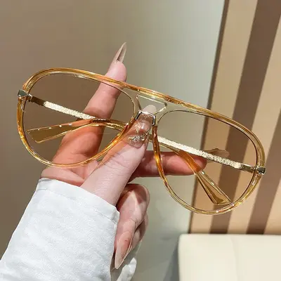 Oversized Frame Fashion Sunglasses with UV Protection - 4