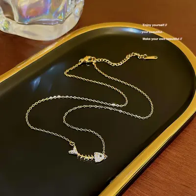 Yeni titanyum çelik kolye, solmayan, hafif lüks niş boyun zinciri, üst düzey trend kolye ucu, kadınlar için çok yönlü köprücük kemiği zinciri aksesuarı. - 12