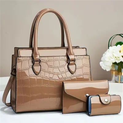 Große Damen-Handtaschen im 3er-Set mit Prägung und Riemen - 10