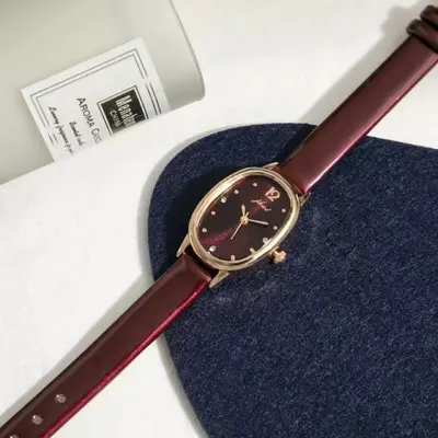 Damen-Quarzarmbanduhr mit ovalem Design und persönlichem Stil