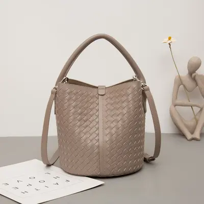 Handgewebte Beuteltasche aus echtem Leder für Damen - 9