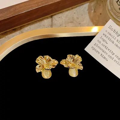 European and American Vintage Exaggerated Metal Earrings Women Designer Niche Luxury Minimalist Circle Earrings Light Luxury Flower Ear Hoops Ear Studs - 9